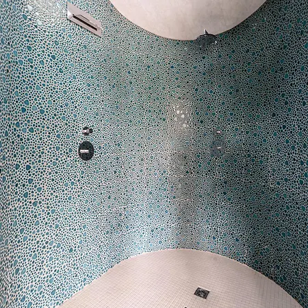 Maison Avec Spa-sauna Et Jardin *