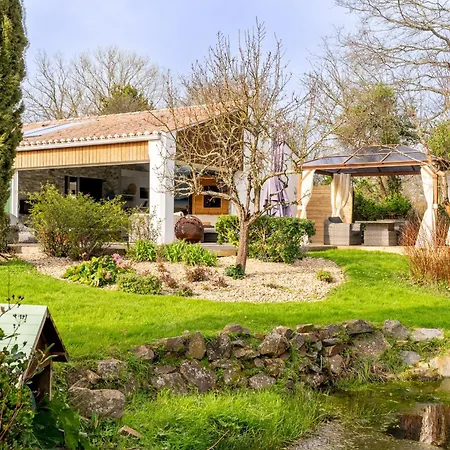 Casa vacanze Maison Avec Spa-sauna Et Jardin